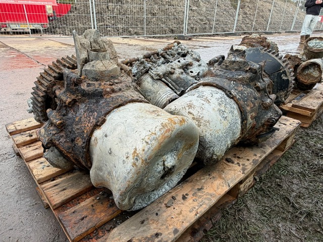 Gevonden onderstelen vliegtuigberging.